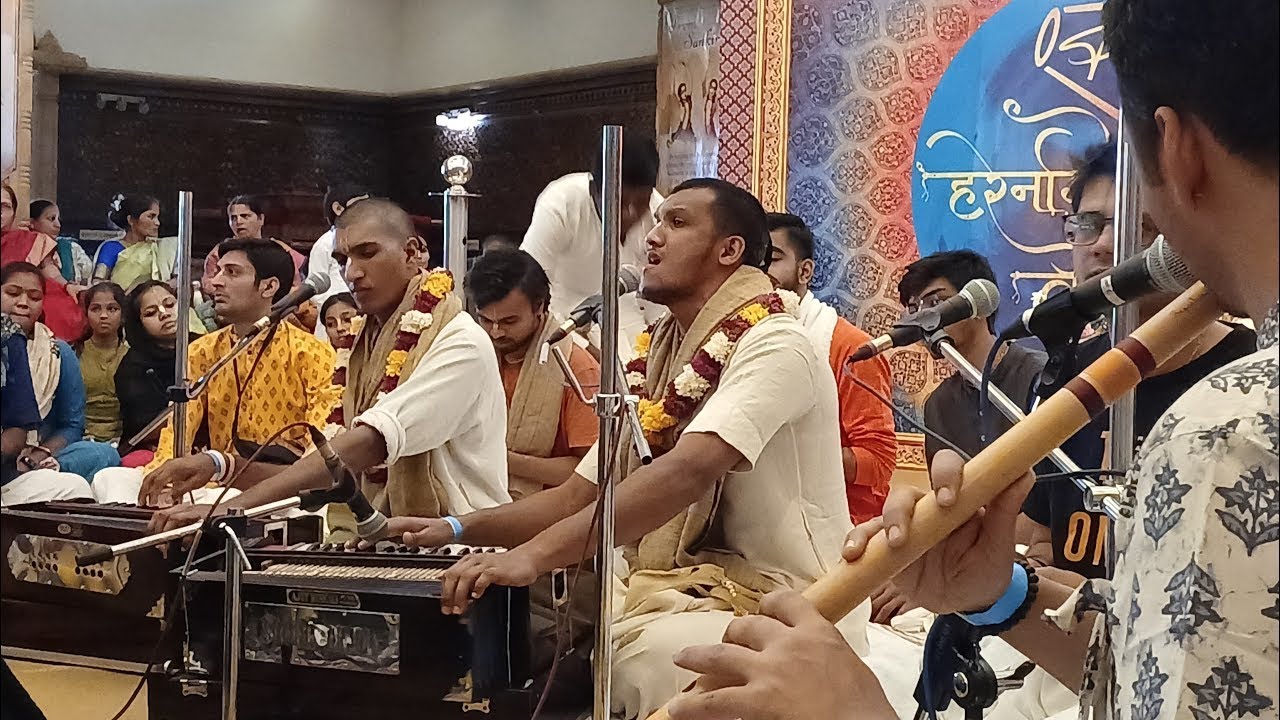 Ecstatic Hare Krishna Kirtan by Smita Krishna Prabhu at ISKCON NVCC Temple, Pune | Kirtan Mela 2023