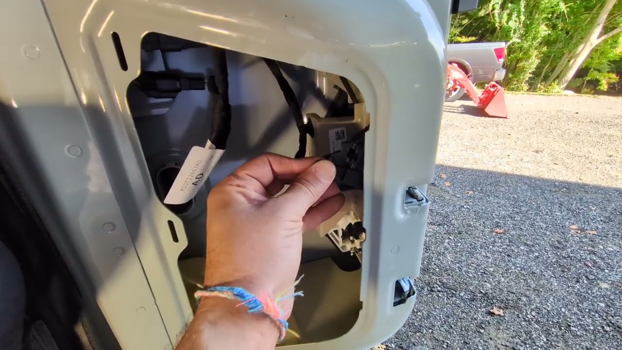 Stuck Bronco Tailgate Latch - How to Open