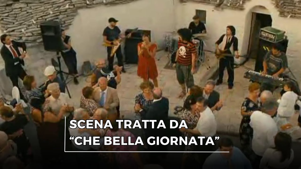Scena del Battesimo (con Caparezza) - Checco Zalone in "Che Bella Giornata"