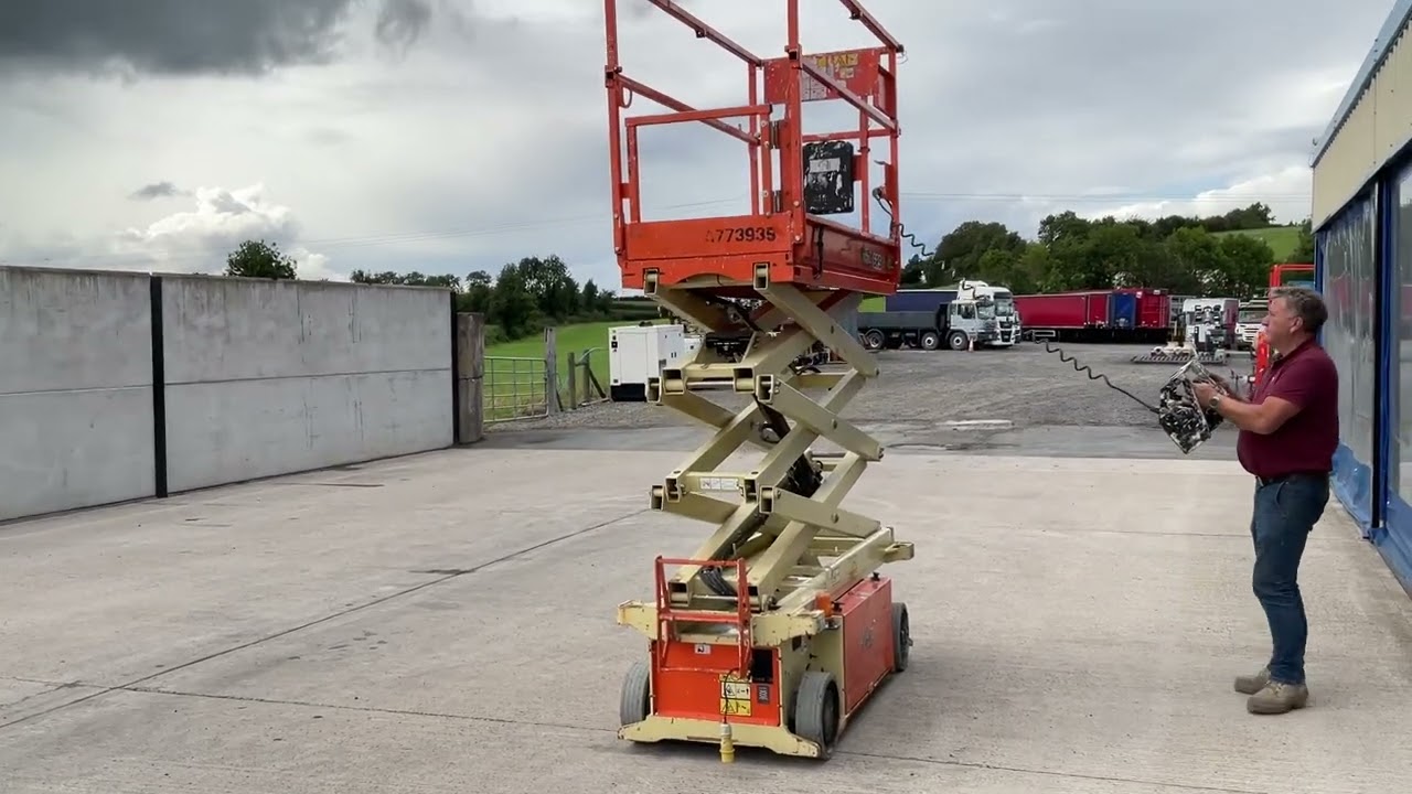 JLG 6RS BATTERY OPERATED SCISSOR LIFT