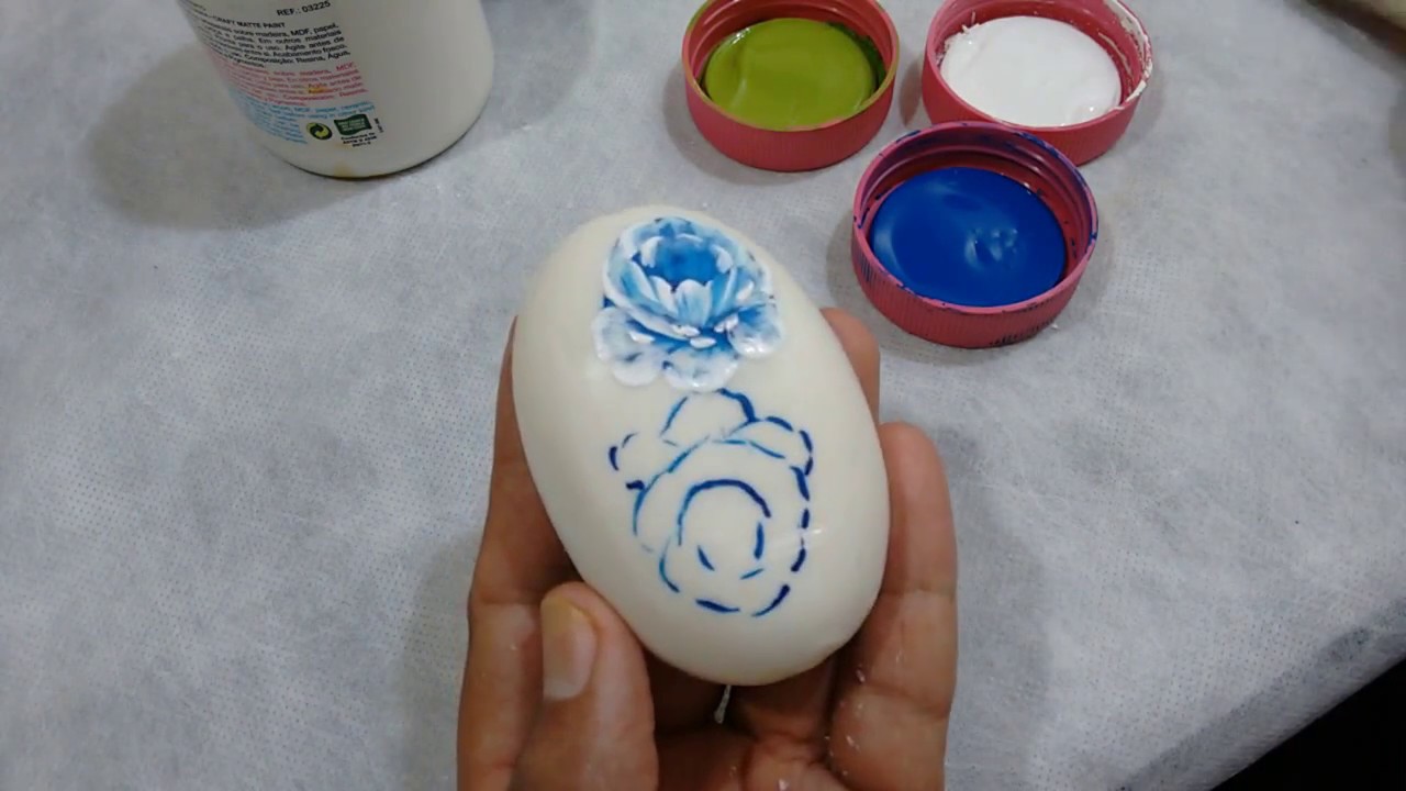 Roberto Ferreira - Pintura rosas básicas em sabonete .