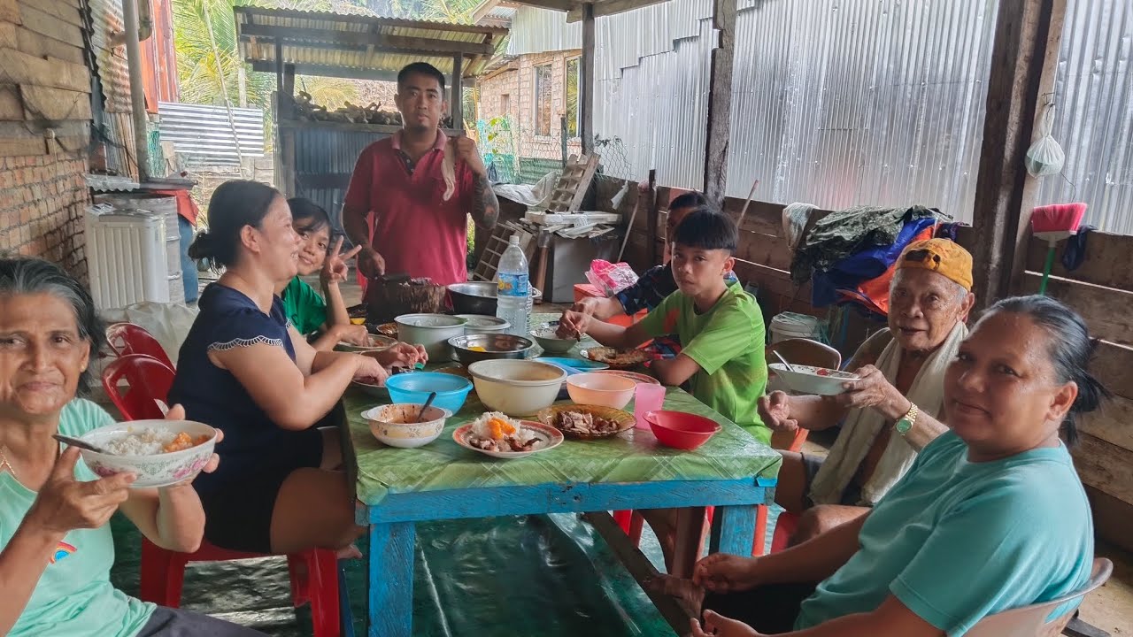 Lama Enda bertemu,makai begulai enggau diri serumah terus BBQ kena ngerapat ke kaul