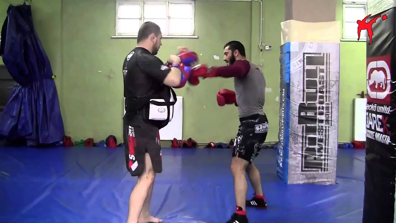 Mamed Khalidov na tarczy Pawła Derlacza