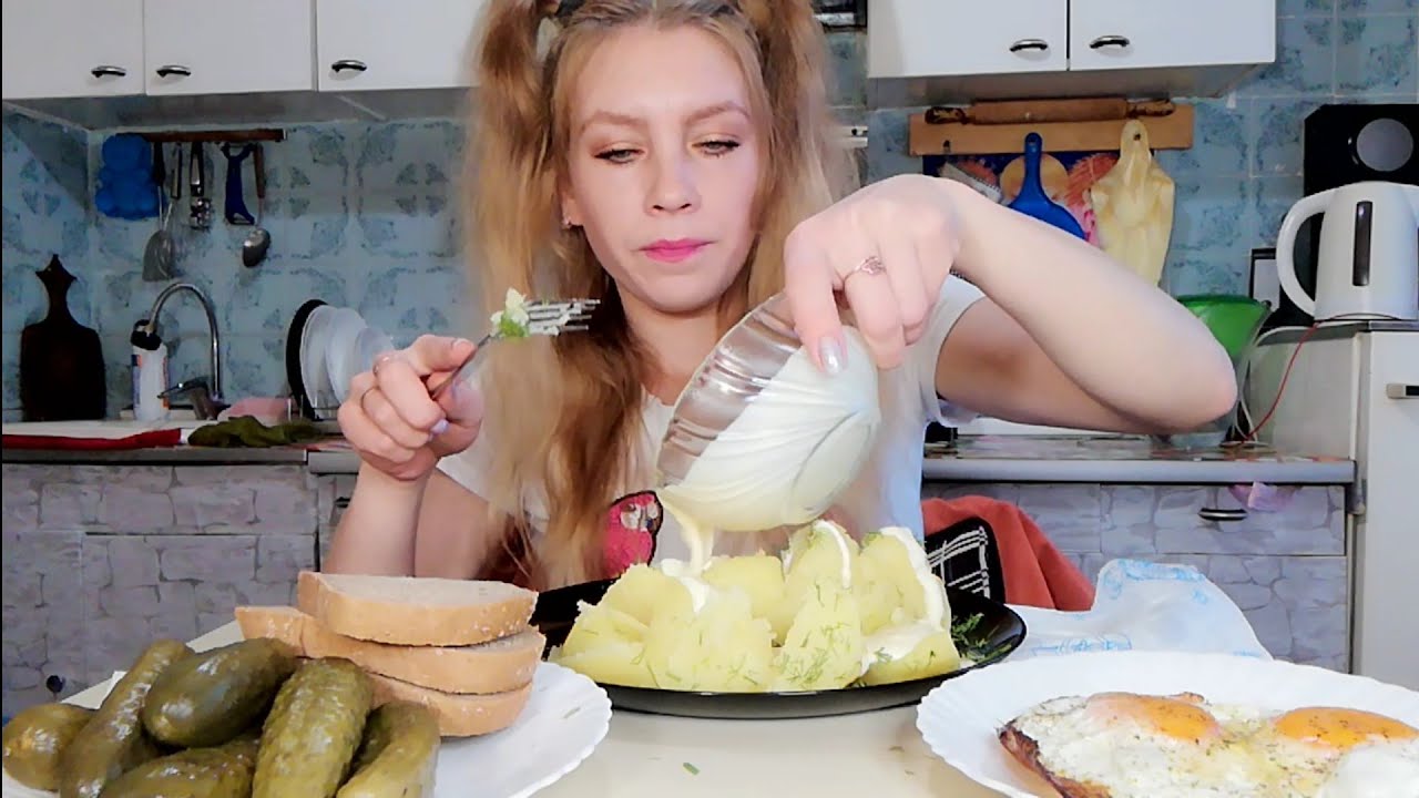 Мукбанг по - домашнему /КТО КУПАЕТСЯ НА КРЕЩЕНИЕ? У МЕНЯ ЕСТЬ ТАКИЕ?