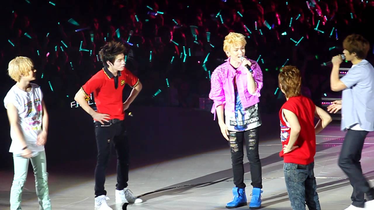 110910 SHINee World Concert SG : AYO and Key's sashay~