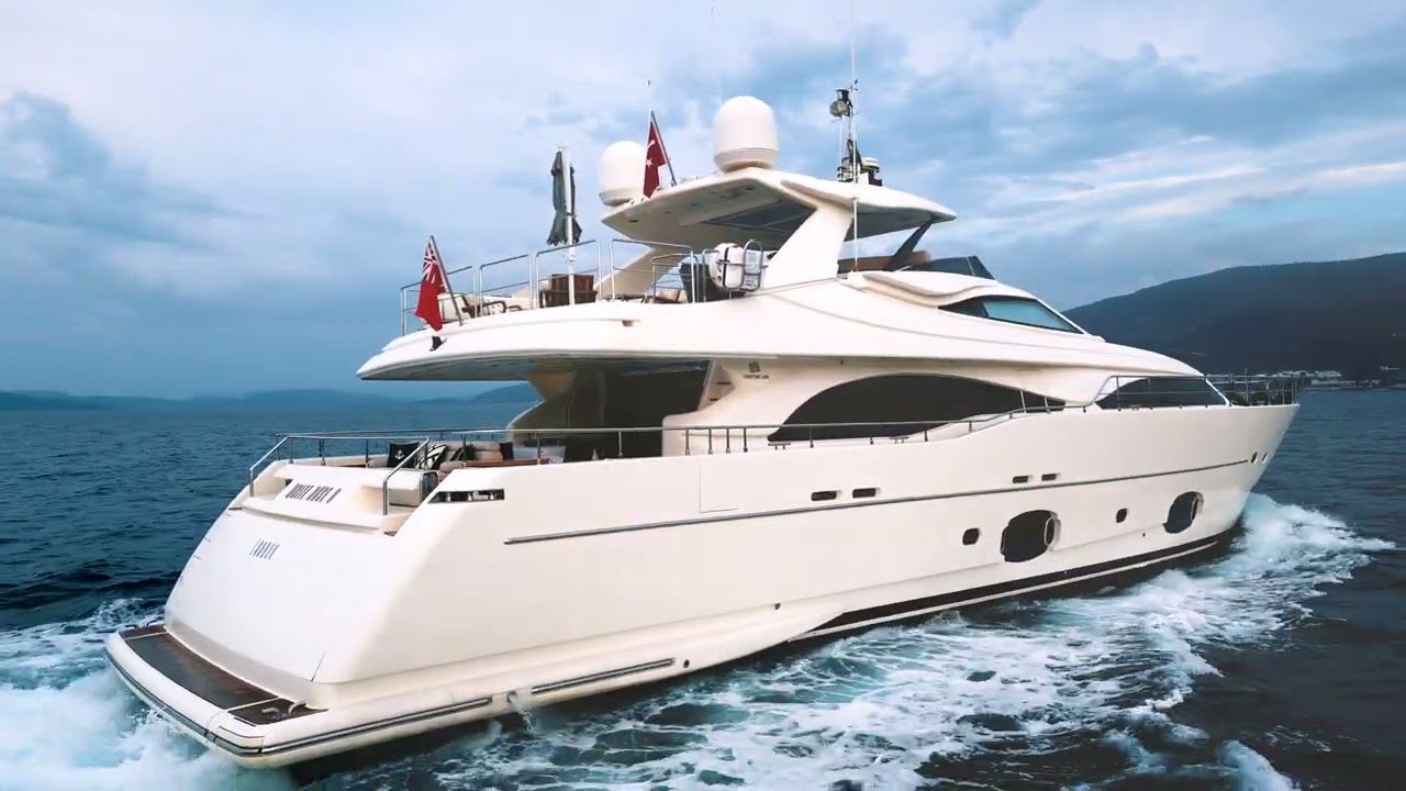 Ferretti Custom Line 97 - 2007