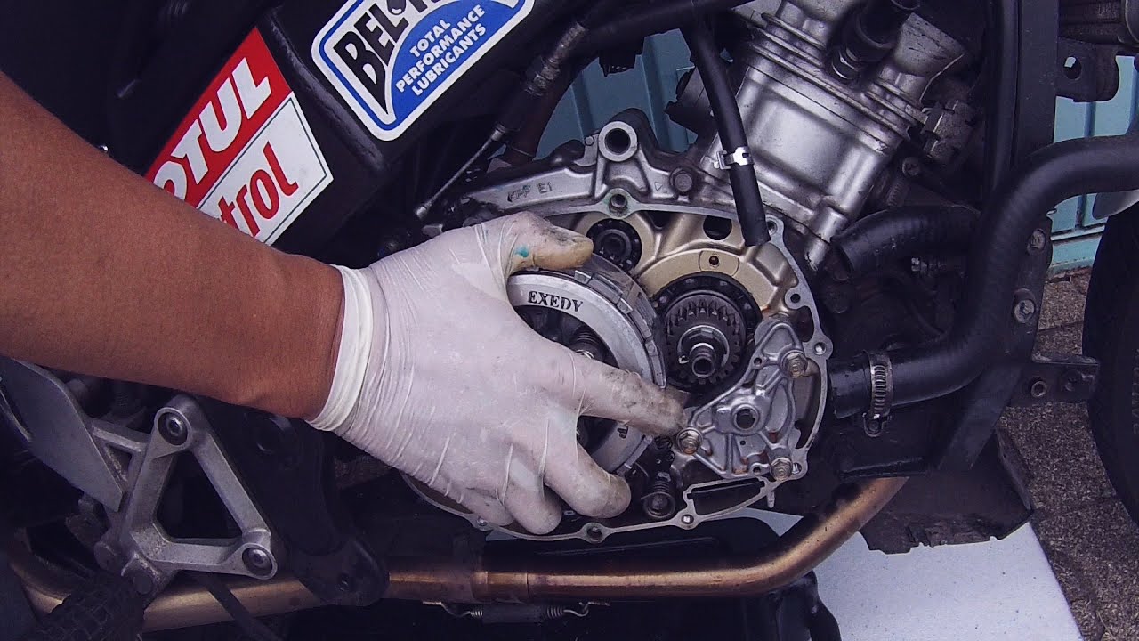 CBR 125R | Ölfiltersieb & Kupplung wechseln // Oil Filter & Clutch Replace