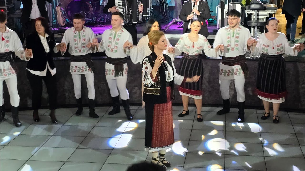 Carmen Macovei & Formatia Bădăcică  Iași -  program   #live #formatieevenimente 