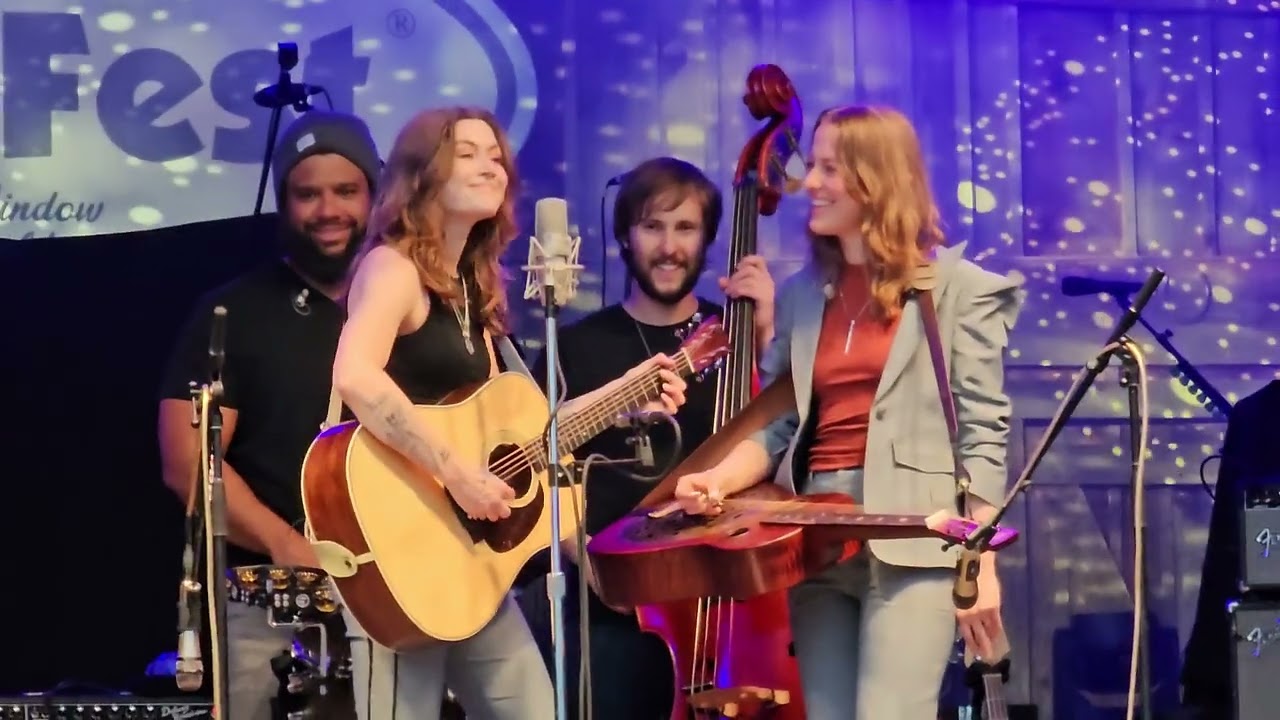 Larkin Poe acoustic