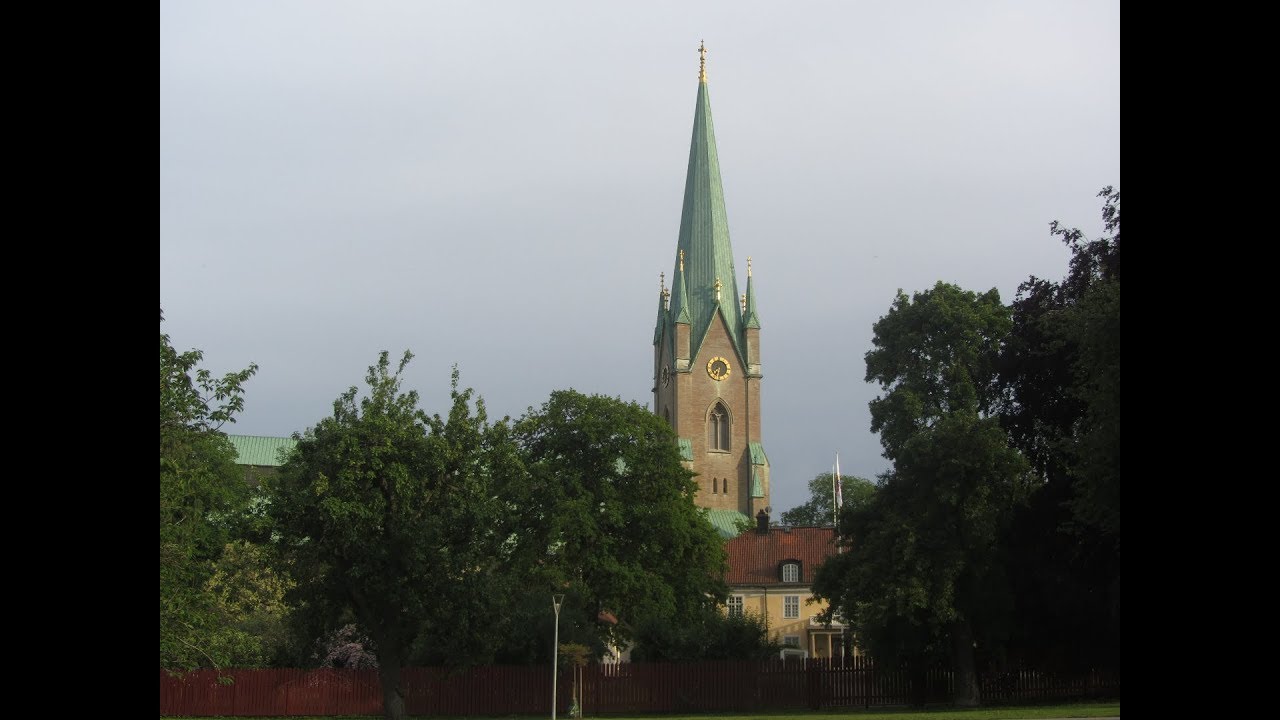 Alla fyra klockorna i Linköpings domkyrka inne i tornet (bildspel, 4 insp., sista med högre volym)