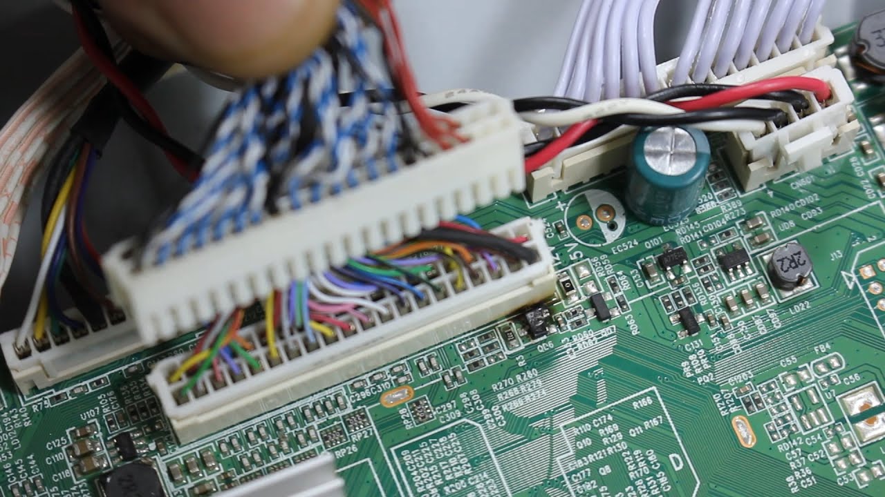 قلة الخبرة تم تركيب كابل LVDS بأسلاك معكوسة فحدث مشكل إصلاح تلفاز MGS