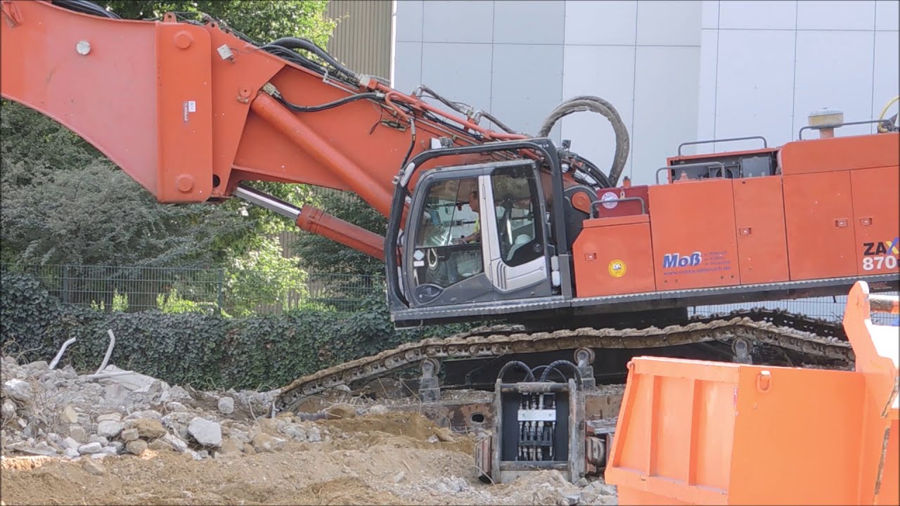 Bagger Hitachi 870 der Abriss geht weiter