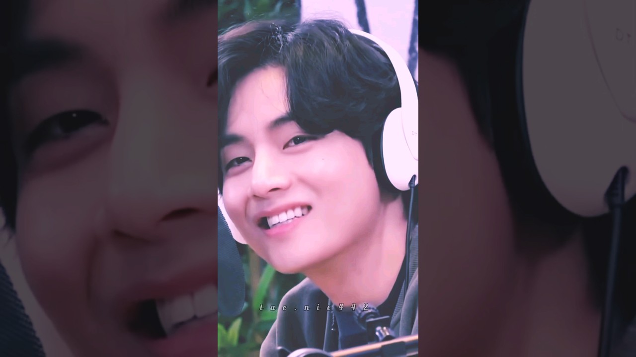 When #jennie makes #taehyung shy 🤭💚#taennie