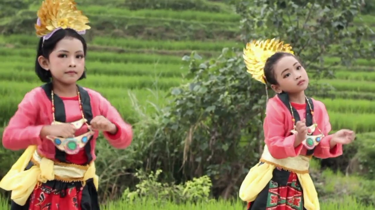 Tari jangkrik genggong yang di tarikan oleh anak
