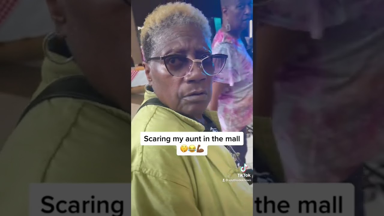 Scared my aunt in mall 😂 #shorts #prank #mall #aunty