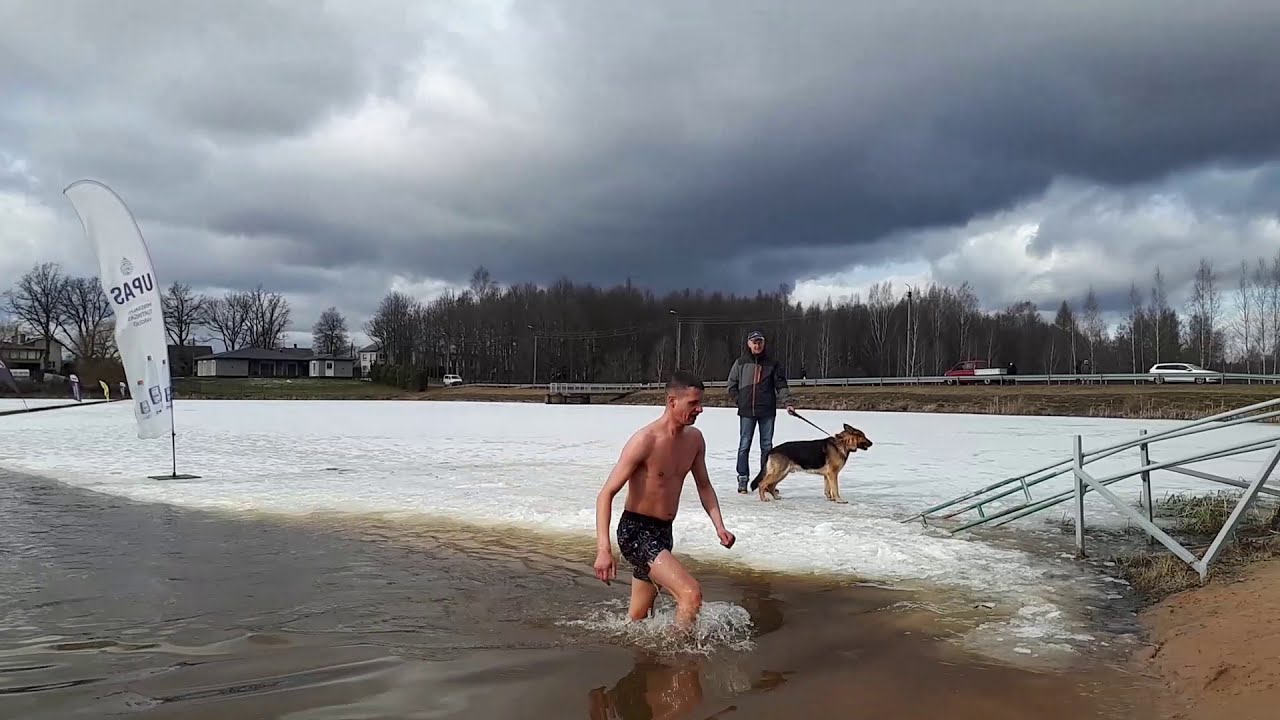 Roki&scaron;kėnai pavasarį sutiko eketėje i&scaron;tvermės plaukimu