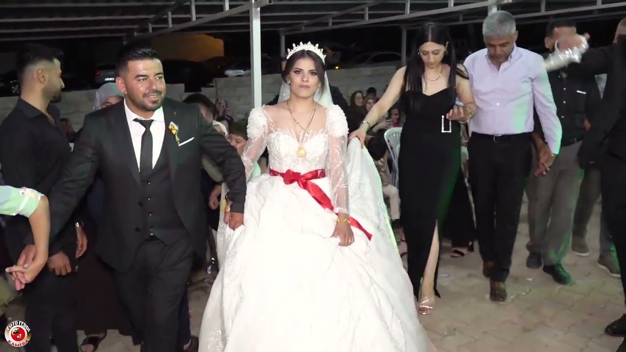 Foto Ferdi Kamera Sucu köyü çay Ailesi düğünü kirveler Tatvan Ailesi Ahmet Tatvan  halay başında