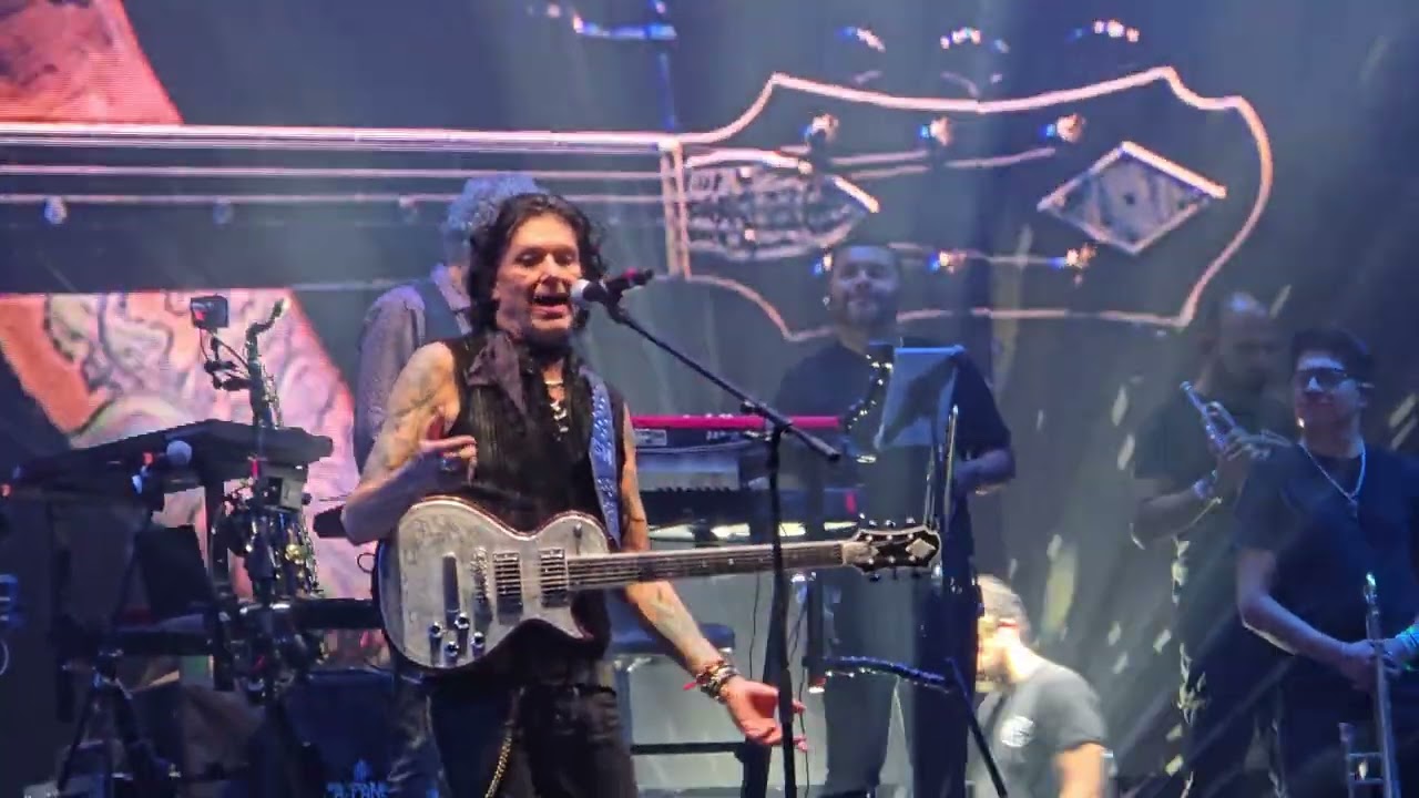 Nos vamos juntos. La célula que explota. La negra Tomasa. Caifanes en Palacio de los deportes
