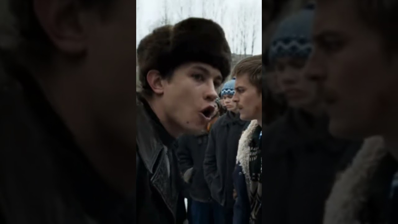 Я здесь за эту улицу стою пацаны мне всё и я всё пацанам кто меня знает тот в курсе (слово пацана)