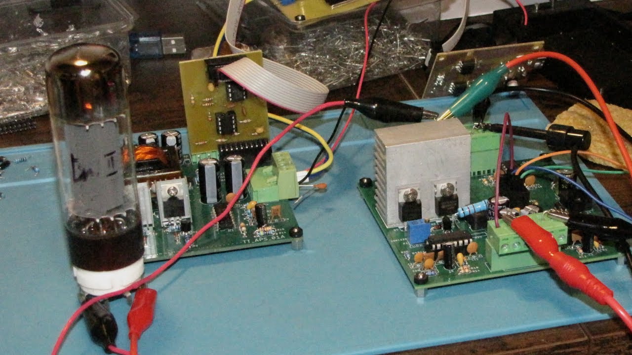 Digitální zkoušeč elektronek a další novinky