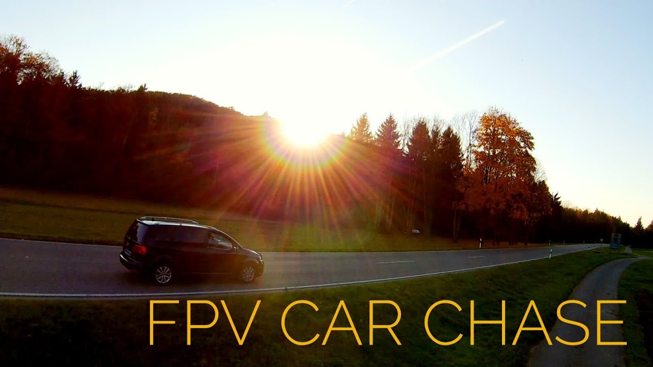 FPV Drohne verfolgt Auto