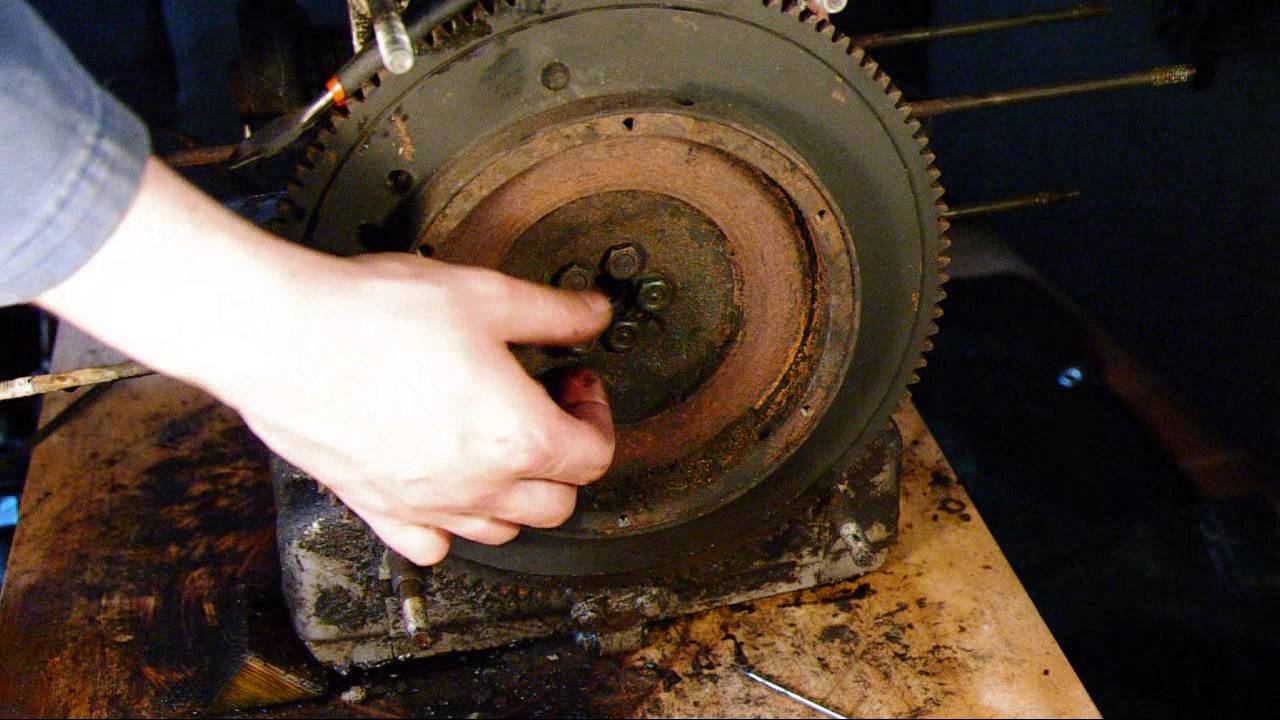 2CV engine revision #7 - Removing the flywheel