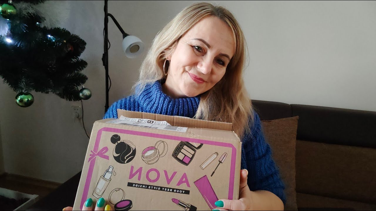 Otwieram paczkę z Avon,co zam&oacute;wiłam za punkty 🙂