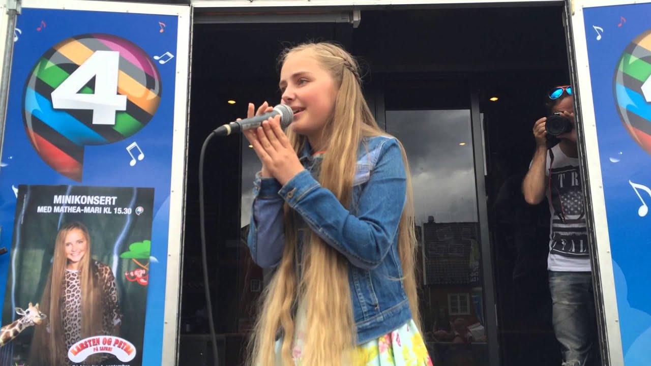 P4s sommerturn&eacute; 2015- Mathea-Mari minikonsert - Let it Go,Frozen (Elsa)