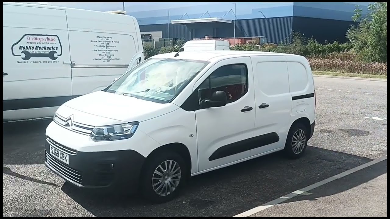 Citroën Berlingo 1.5 Flashing Adblue Sign & Spanner Symbol