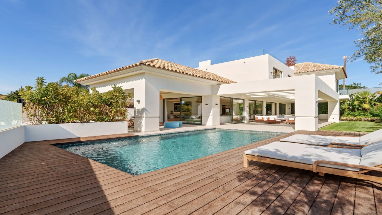 Luxury Villa for Sale Near the Beach in San Pedro de Alcántara | €4.580.000 | Marbella Hills Homes