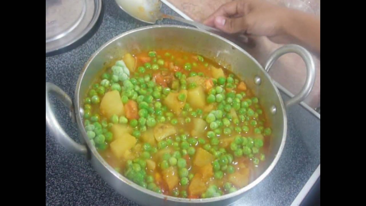Aloo Curry (with Green Peas)