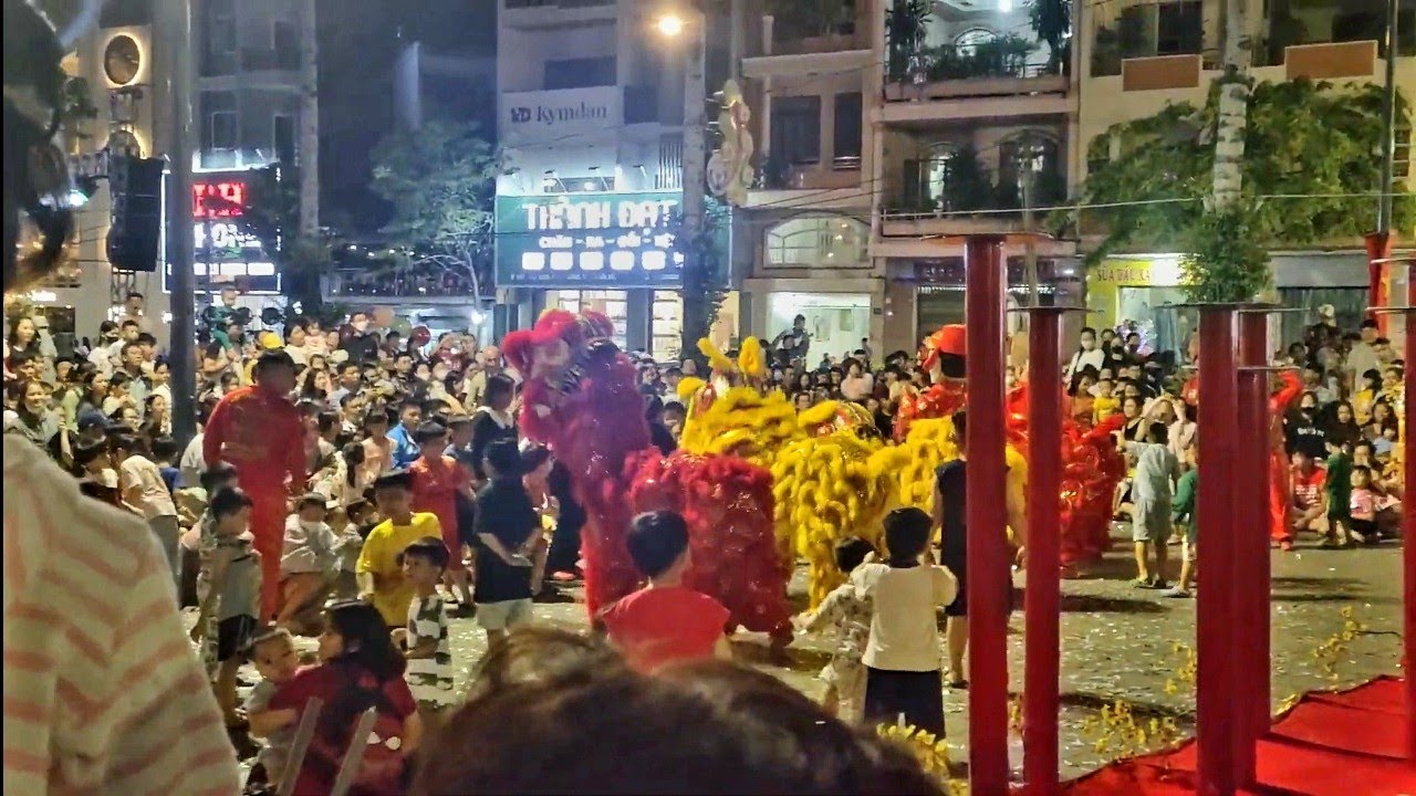 Múa cù lễ Hội rước cộ bà rằm tháng giêng tại Bình Dương cũ