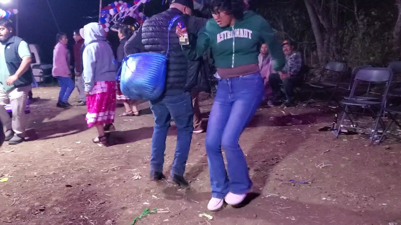 UNA FAMILIA BIEN ALEGRE ASI FESTEJARON  LA LLEGADA DEL 2026 