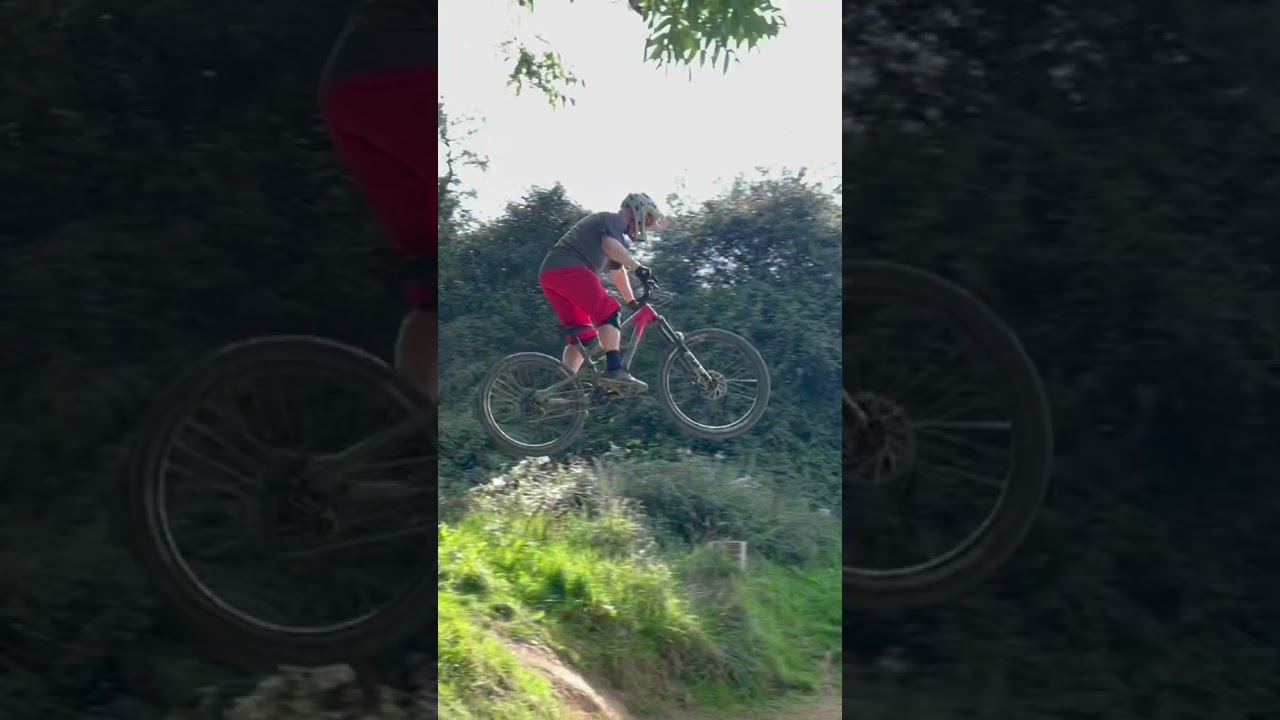 Road gap @Flyupdownhill  417 Project #gapjump #mountainbike #downhill
