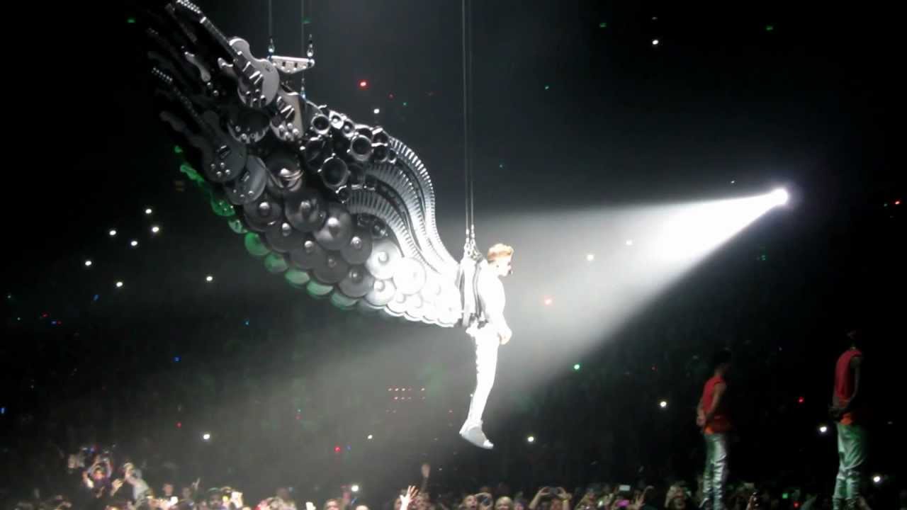 Justin Bieber Entrance   Nashville, TN  Jan 18. 2013