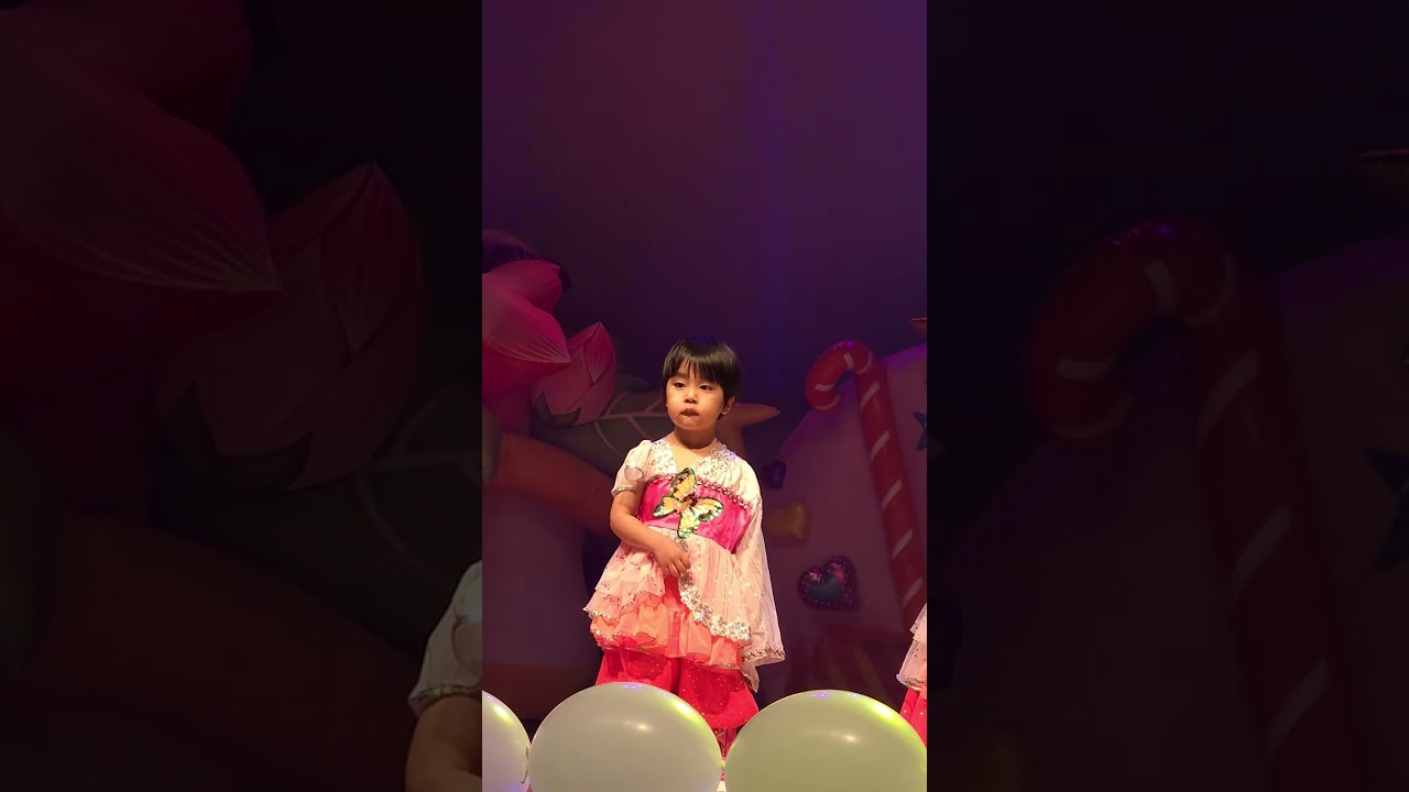 무대에서 코파는 4살 우지니(안좋아하는 노래일땐 춤대신 코파기)
