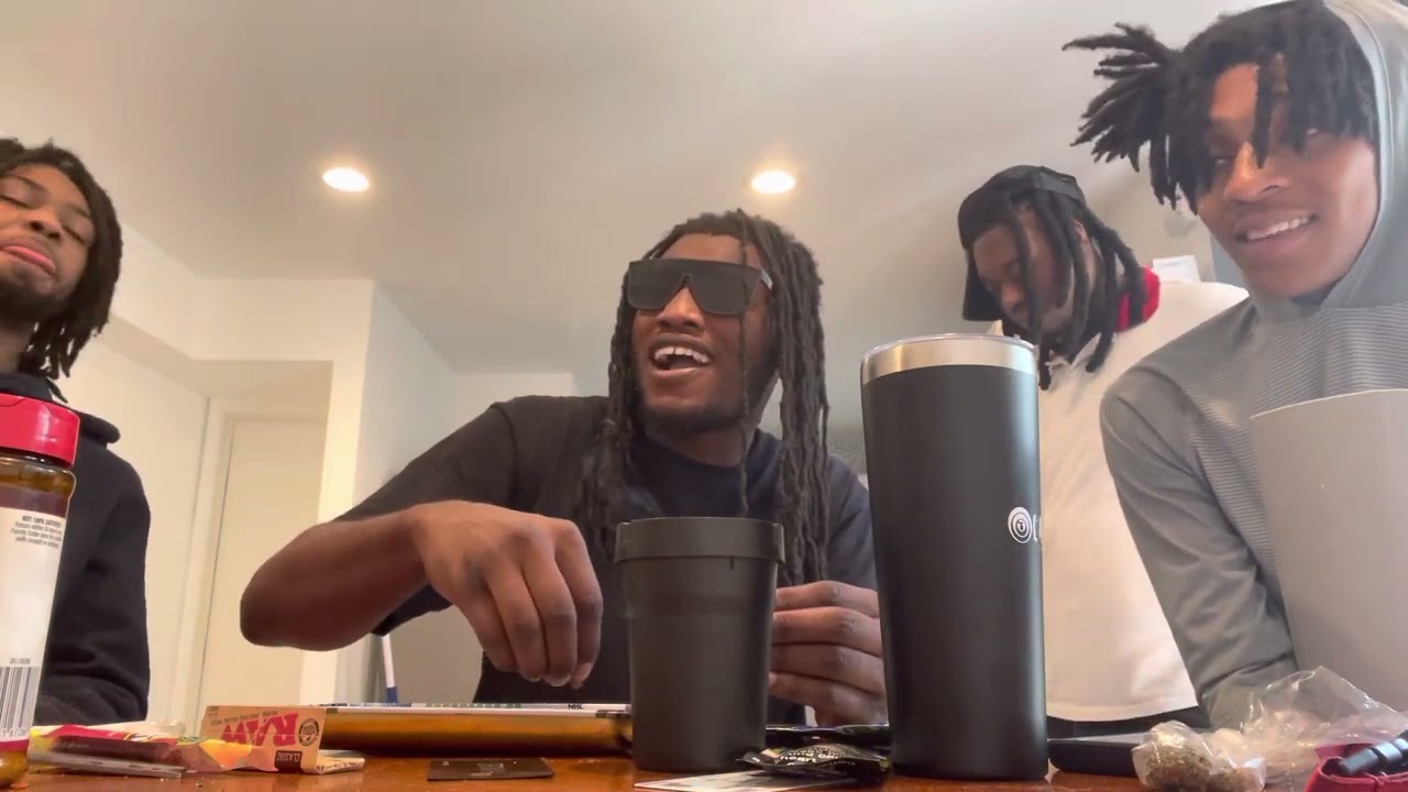SMOKEVLOG FREESTYLE PT.2 Ft Kasino 2x ,SOS4s ,DSMOKE007 And SG LEE As we have weed strains and rap !