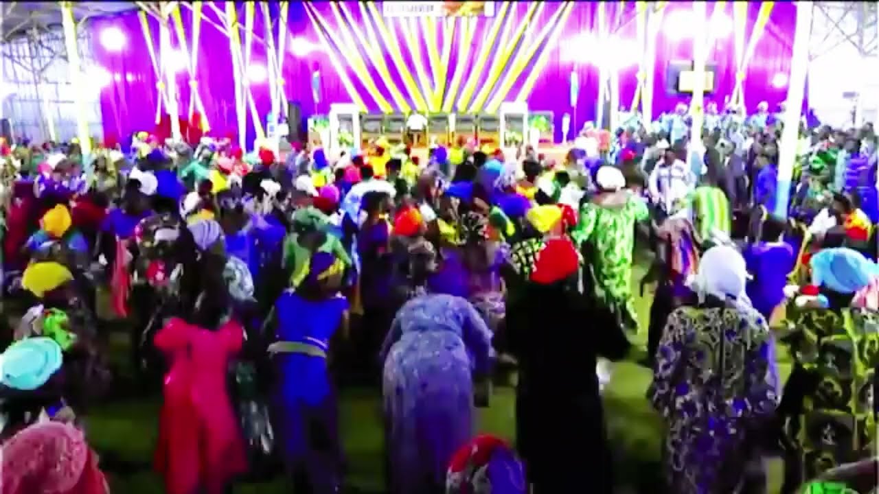 Moment intense de louange au camp de prière Jésus est le sauveur à Noepé