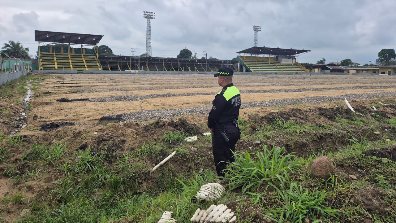 Nido de Serpientes en el  estadio Micheletti de El Progreso, Yoro. 