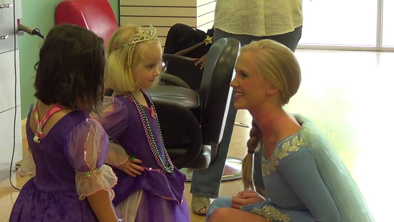 Queen Elsa Surprises Princess Rowan