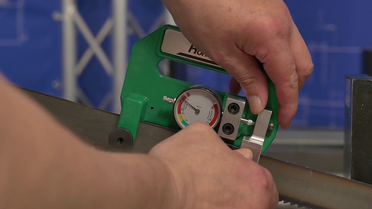 Checking correct blade tension