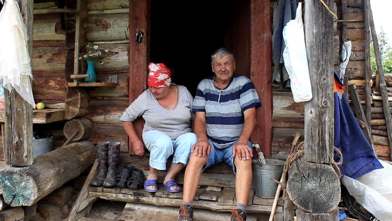 Непростая, но счастливая жизнь пожилой пары в доме без света Вдали от Цивилизации.