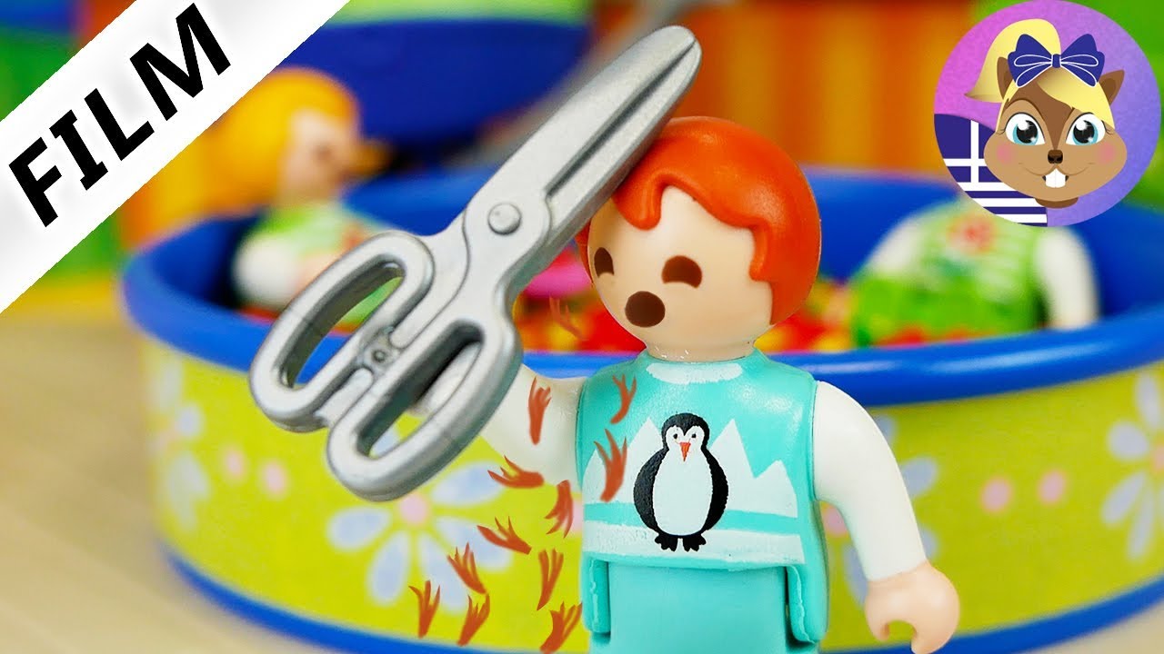 Playmobil ταινία Ελληνικά. Η Έμμα κόβει τα μαλλιά της μόνη της! | Οικογένεια Περιστέρη.