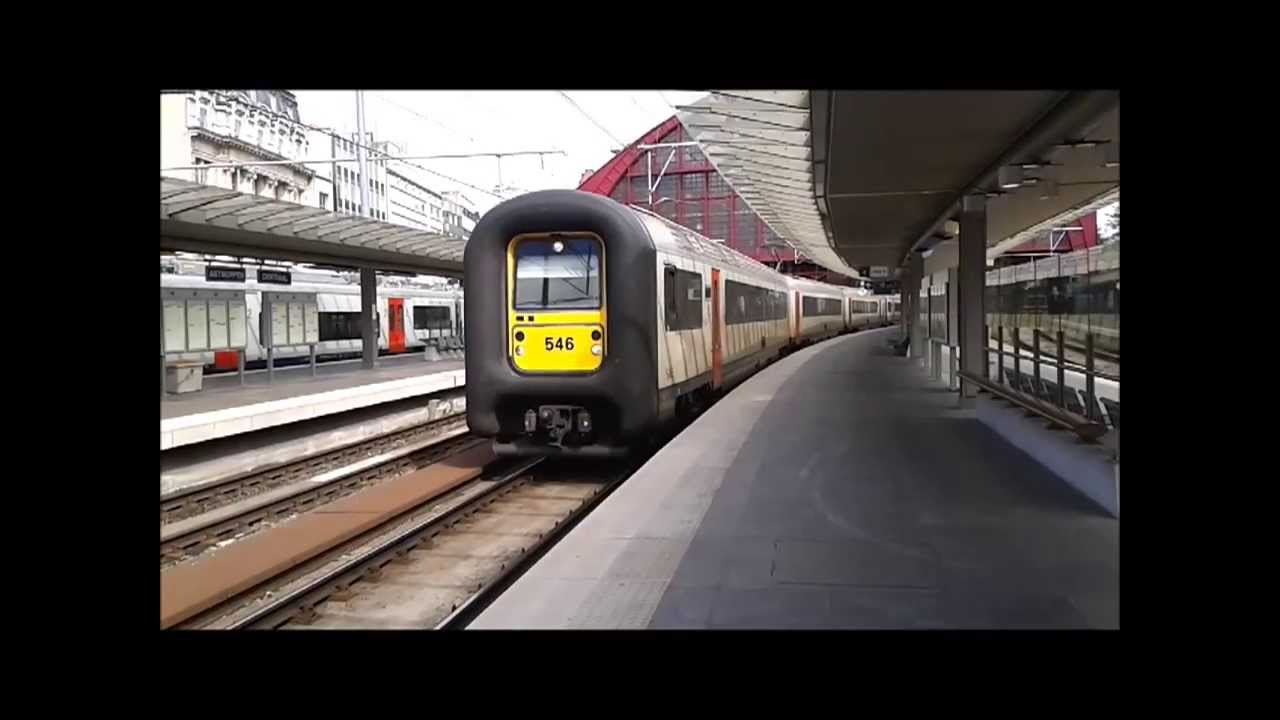 Treinen op station Antwerpen-Centraal
