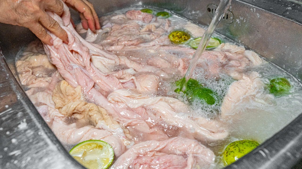手工糯米腸製作，每次用掉8隻豬大腸！台灣必吃街頭美食 Sausage With Sticky Rice｜苓雅市場 自強福安當歸鴨