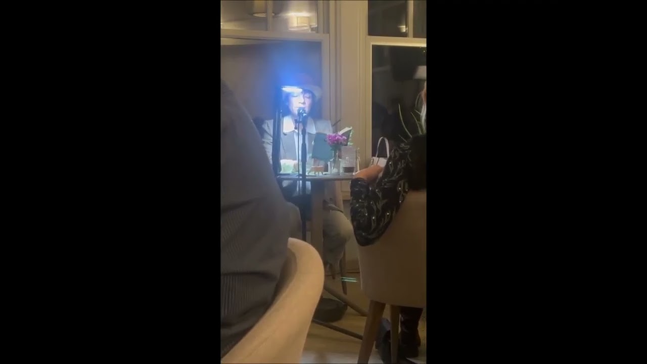 Er blieb kurz stehen