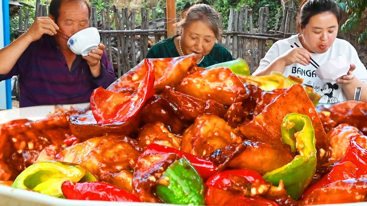 丹丹给公婆做酱汁浓郁超级下饭的红烧茄子，每一块都外酥里嫩，简简单单一顿生活美滋滋~#胖手手丹丹