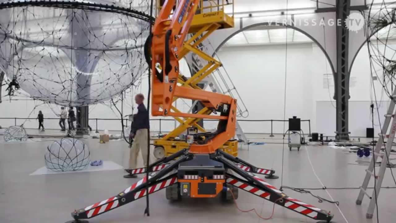 Tomas Saraceno: Cloud Cities. Introduction by Udo Kittelmann