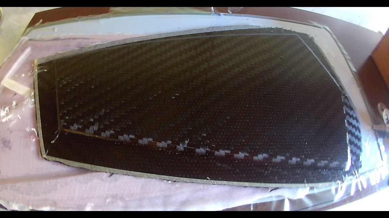 Laminato a sandwich in fibra di carbonio con sacco a vuoto