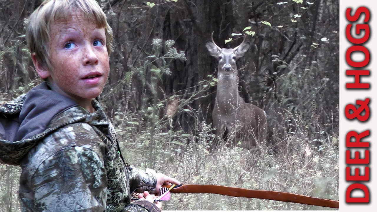 Traditional Bow Hunting HOGS and DEER - Clay and Fen get close!